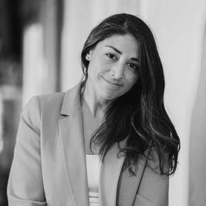 Portrait of Tara McGowan.